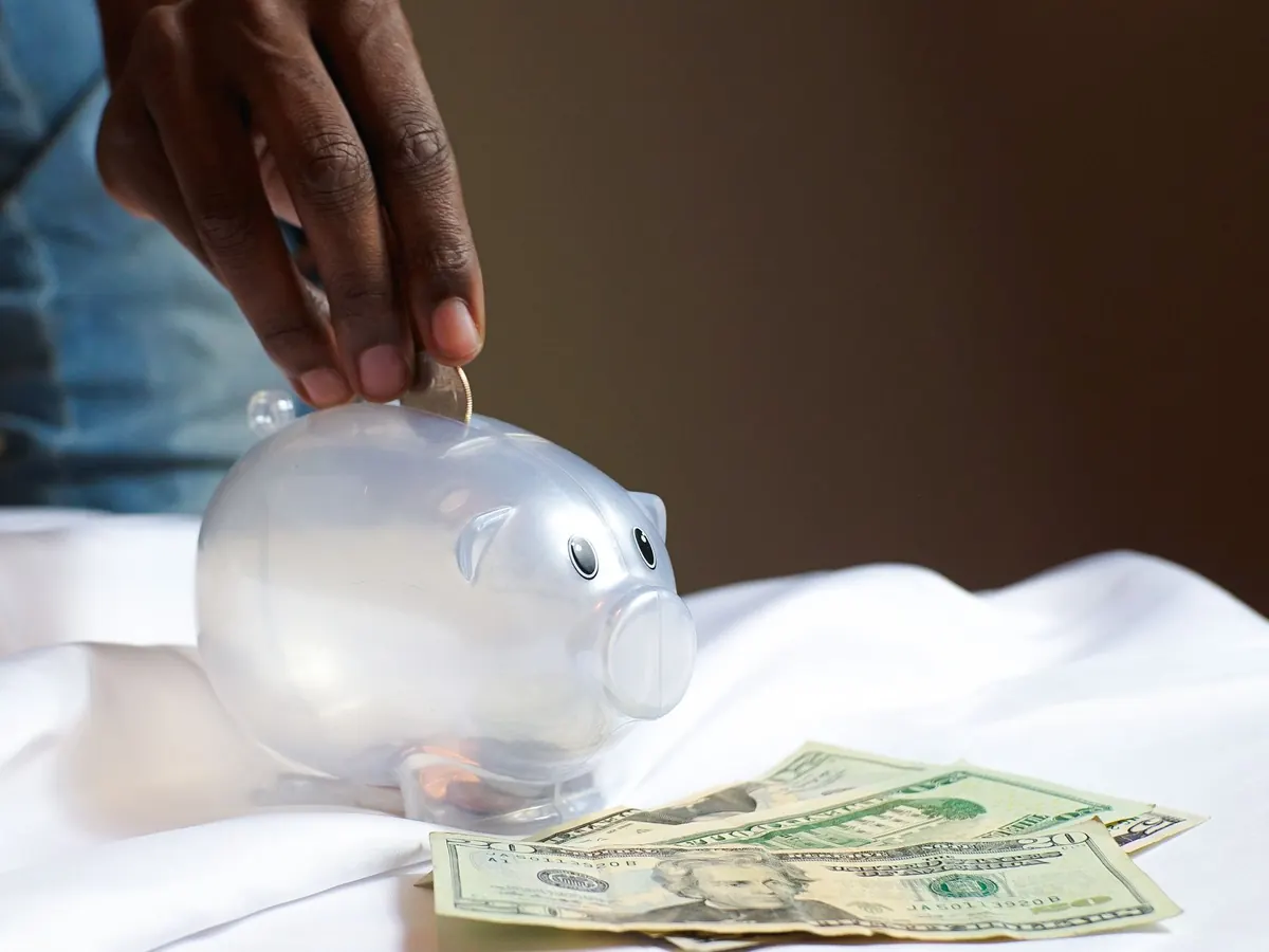 Cash ISA vs Stocks and Shares ISA: Which Is Right for You in 2025?